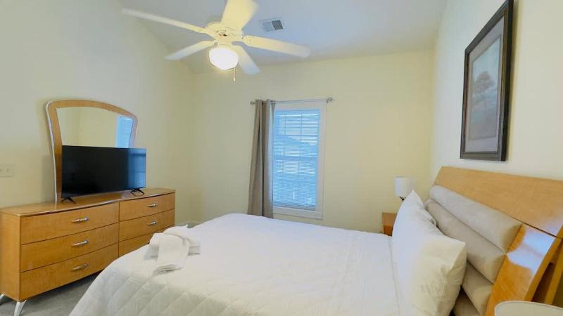 Adorable 1BR condo at Magnolia North - image 8