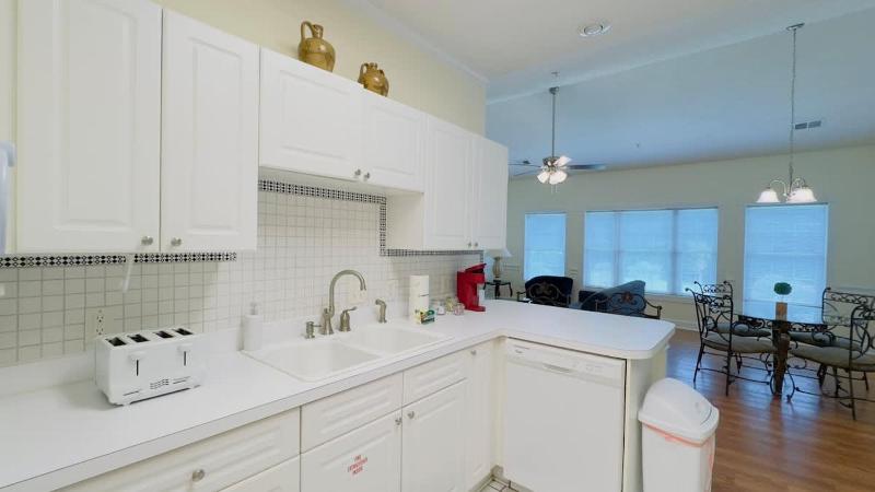 Adorable 1BR condo at Magnolia North - image 3