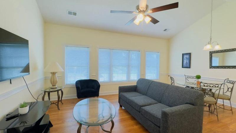 Adorable 1BR condo at Magnolia North - image 18