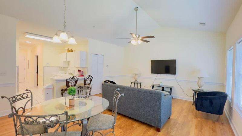 Adorable 1BR condo at Magnolia North - image 7