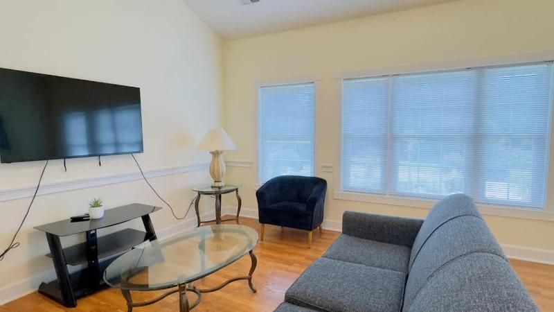 Adorable 1BR condo at Magnolia North - image 14