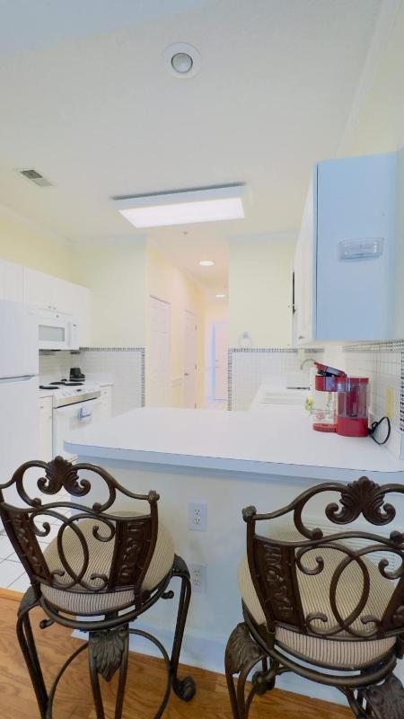 Adorable 1BR condo at Magnolia North - image 15