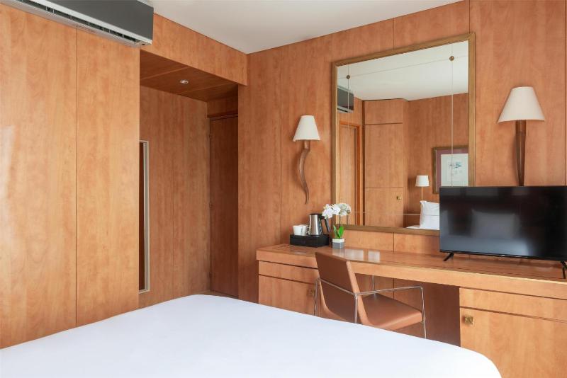 Standard Double Room image 3