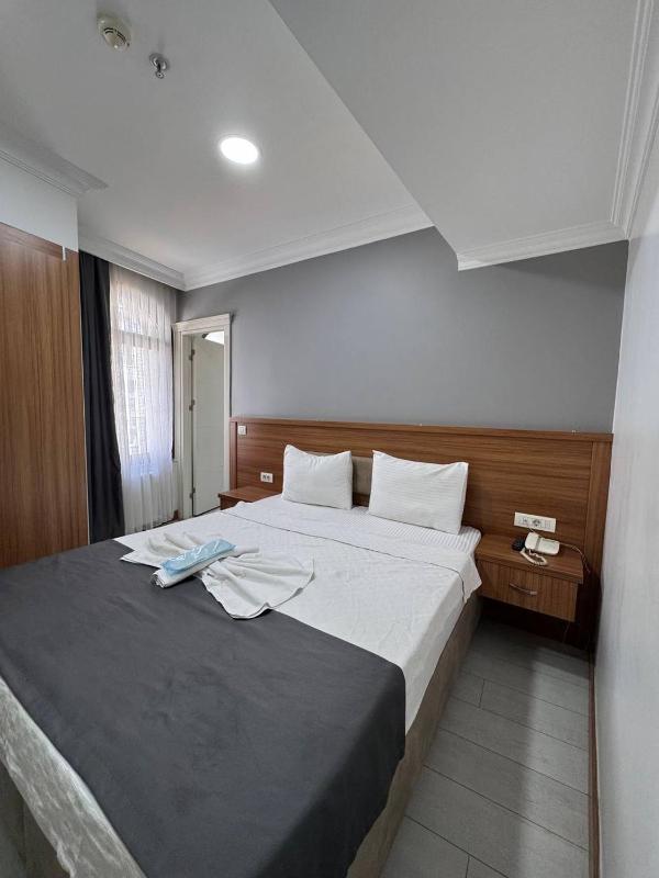 Standard Double Room image 3