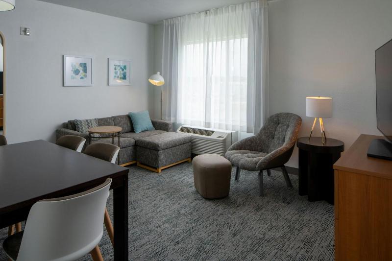 Two-Bedroom Suite image 4
