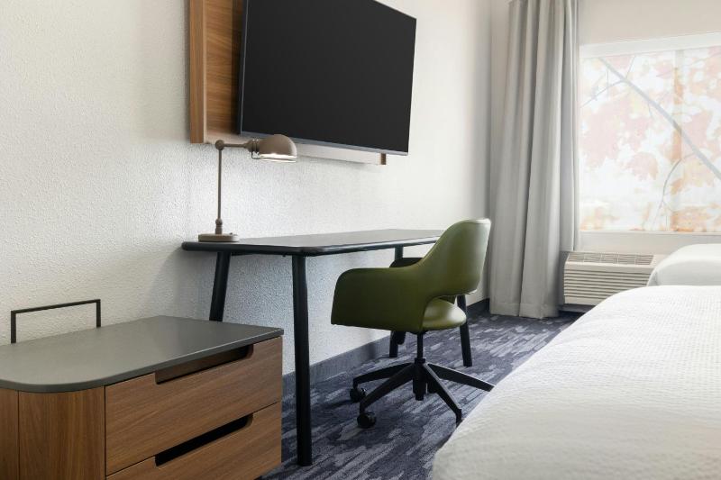 Wellness Studio with Two Queen Beds image 3
