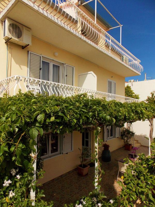 Apartmani Niki Hvar - image 17