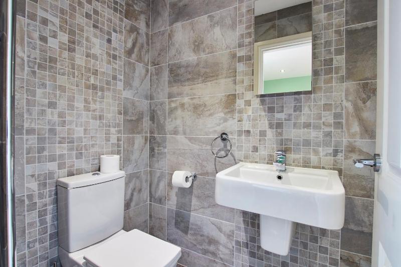 Park Square Apartments Leeds - image 16