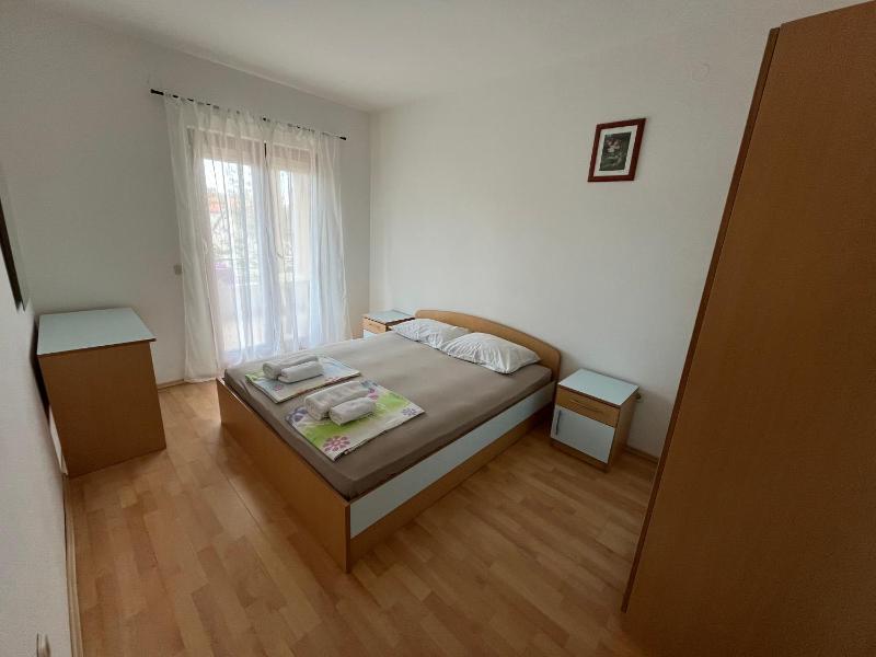 One-Bedroom Apartment image 4