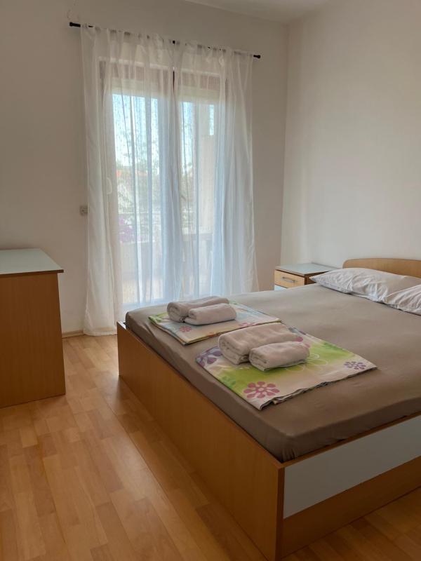 One-Bedroom Apartment image 3