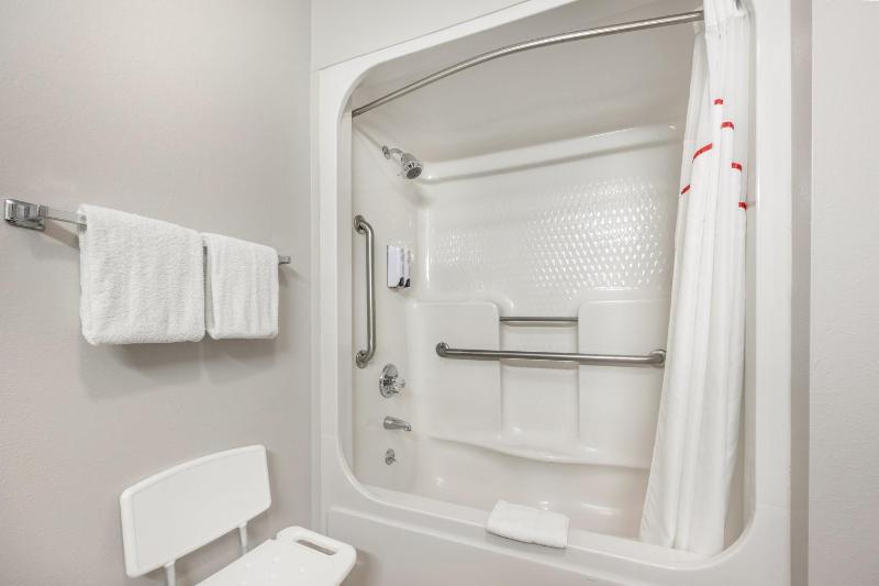 Deluxe King Room - Disability Access/Smoke Free image 2
