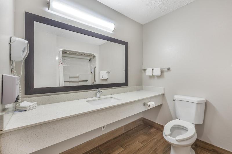Deluxe King Room - Disability Access/Smoke Free image 3