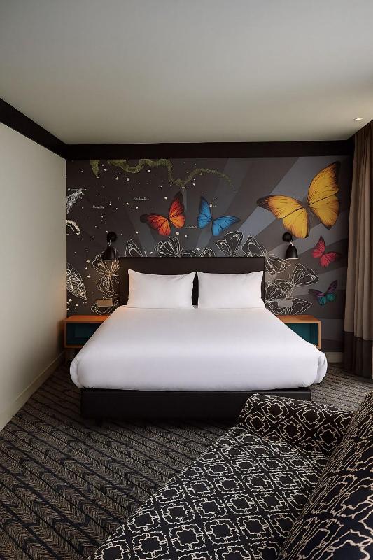 Premium Double Room with sofa bed image 2