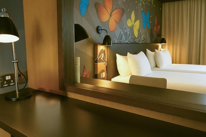 Standard Twin Room image 2