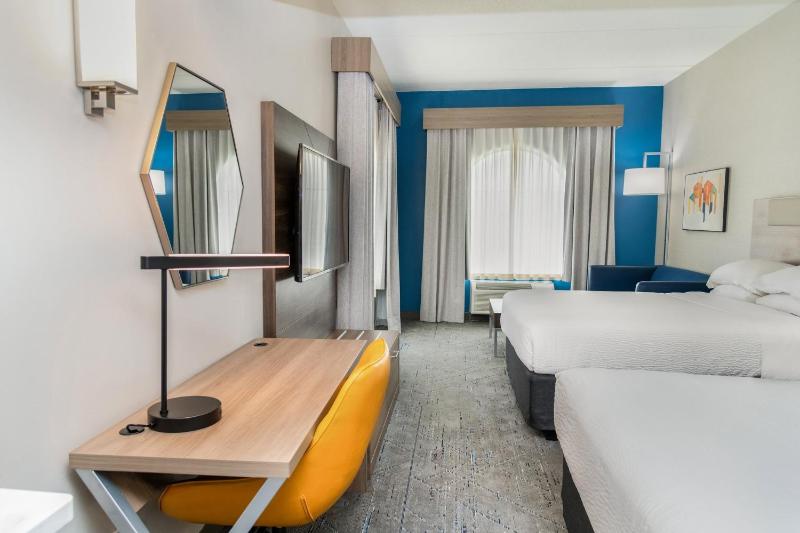 Queen Suite with Two Queen Beds and Sofa Bed image 2