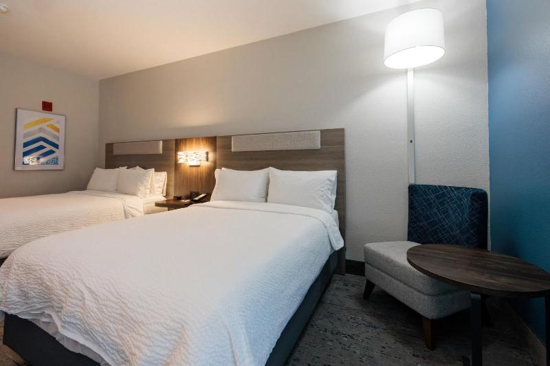 Standard Room with Two Queen Beds image 2