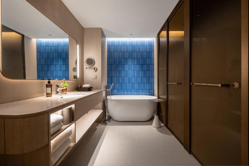Crystal Hotel Qingdao The Mall of Splendors - image 41