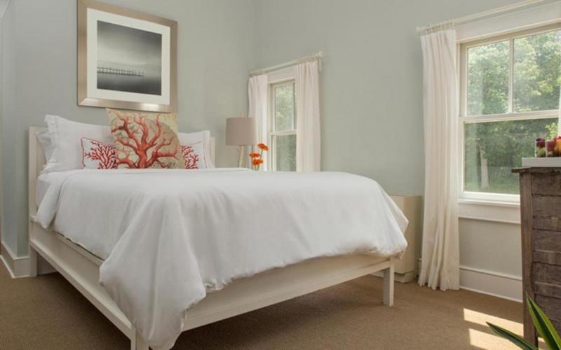 Queen Room image 4