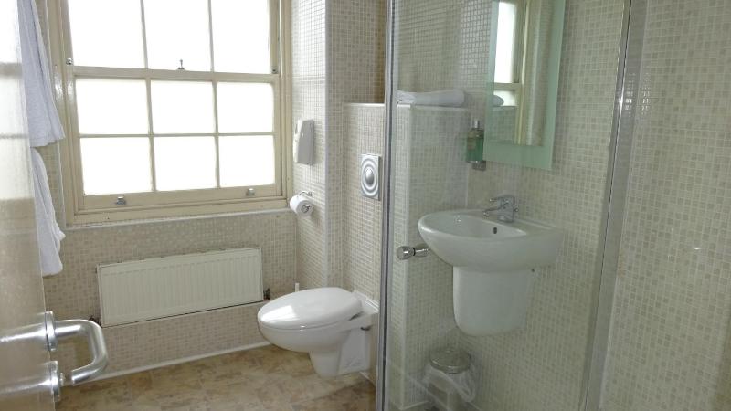 Twin Room image 1