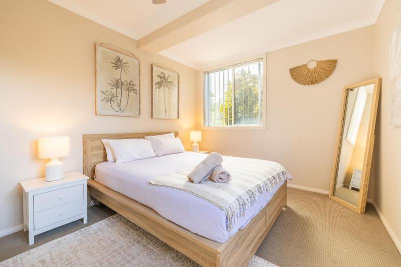 Magnolias 6 Marine Dr - air con linen and Wi-Fi - image 12