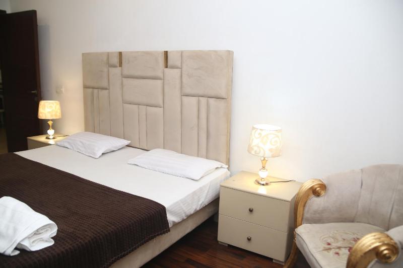 2 BR Suite Central location-Gulberg - image 13