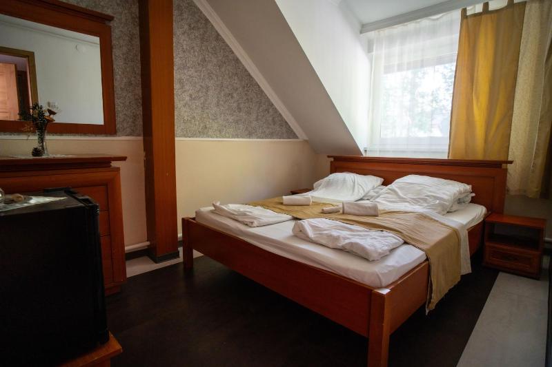 Family Room (2 Adults + 2 Children) image 3