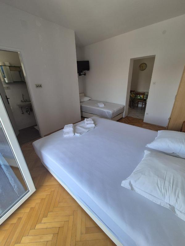 Apartmani Baška Voda - image 47