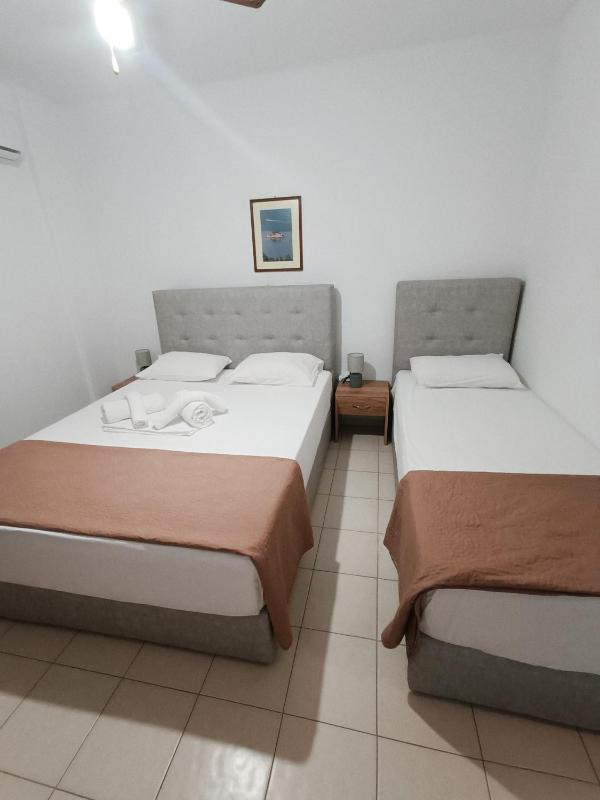 Triple Room with City View image 1
