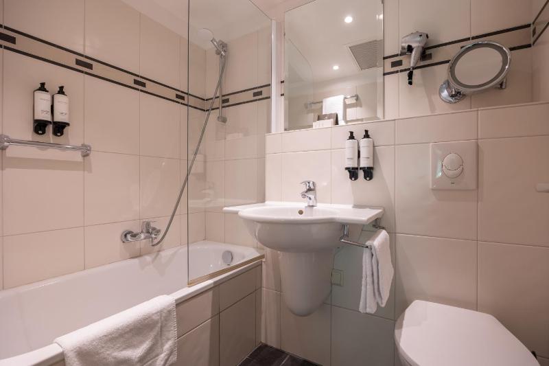 Standard Single Room image 3