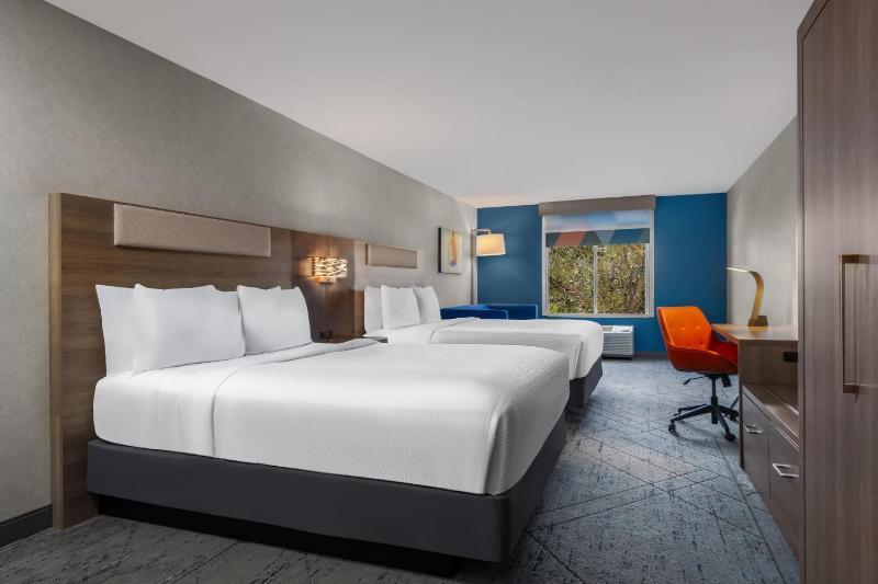 Queen Suite with Two Queen Beds and Sofa Bed image 2