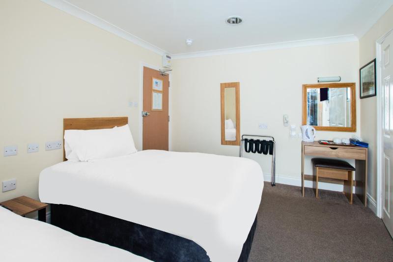 Russel Court Hotel Bournemouth Central - image 9