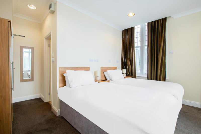 Russel Court Hotel Bournemouth Central - image 14