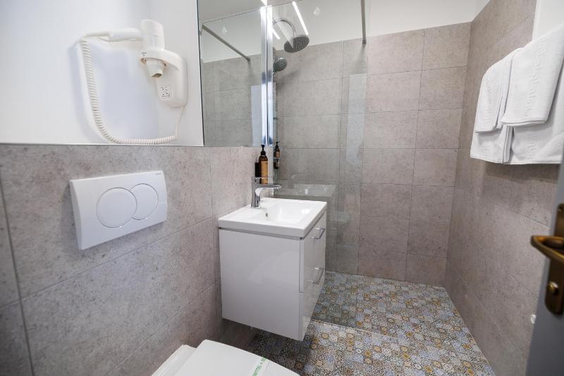 Economy Suite 3*** image 1