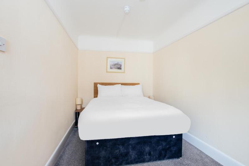 Russel Court Hotel Bournemouth Central - image 7