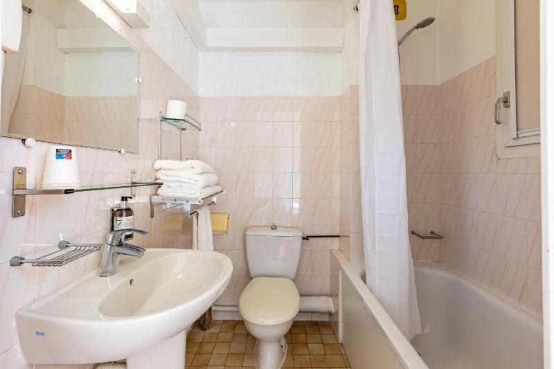 Double Room image 2