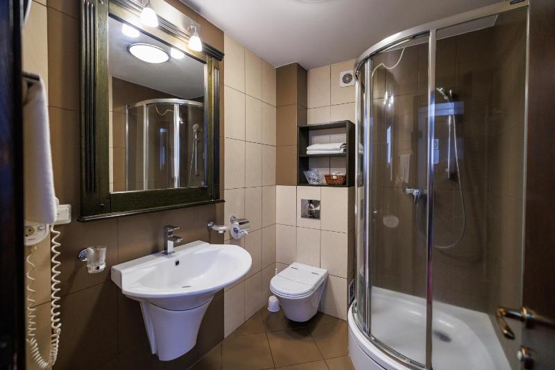 Twin Room 4**** image 3