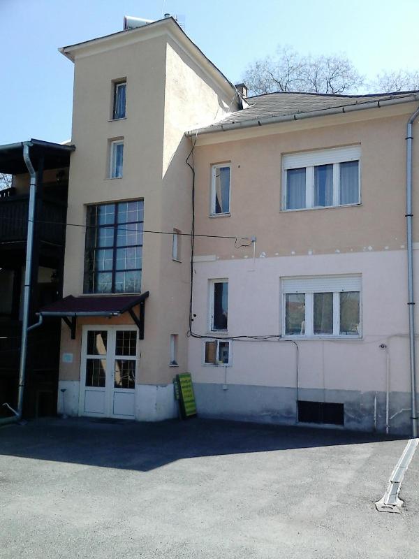 Economy Triple Room image 1