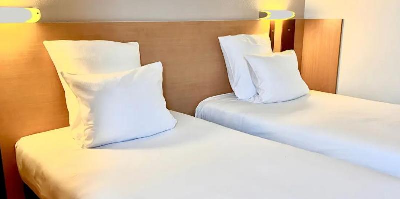 Twin Room image 1
