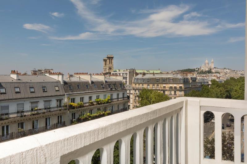 Privilege Double Room Paris image 1