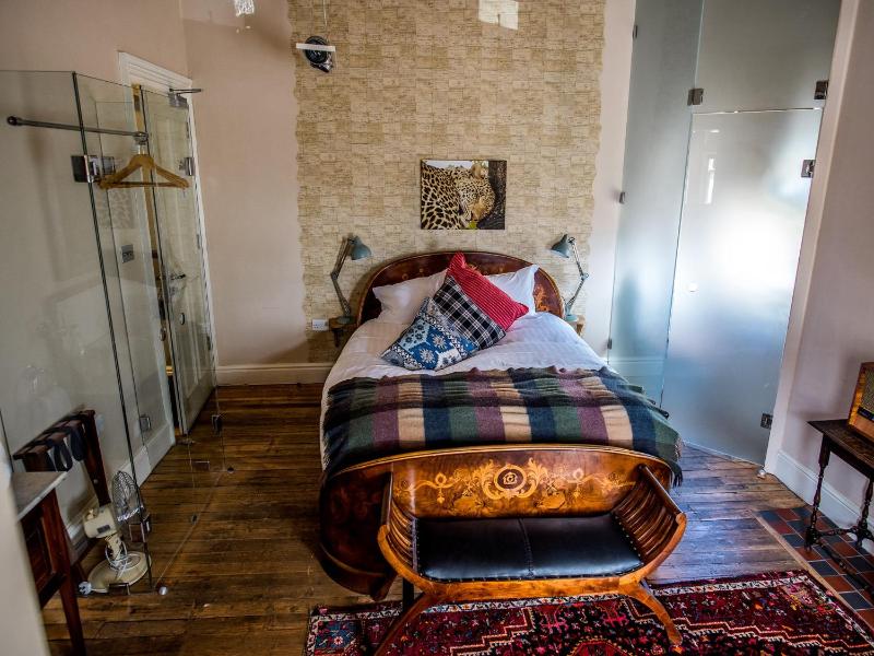 Indulgent Double Room image 2