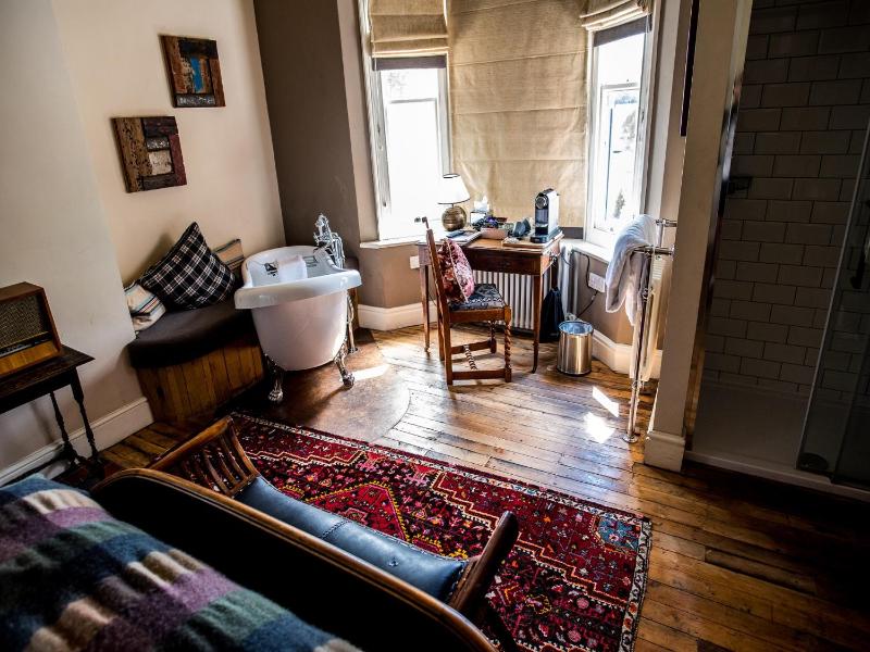 Indulgent Double Room image 4