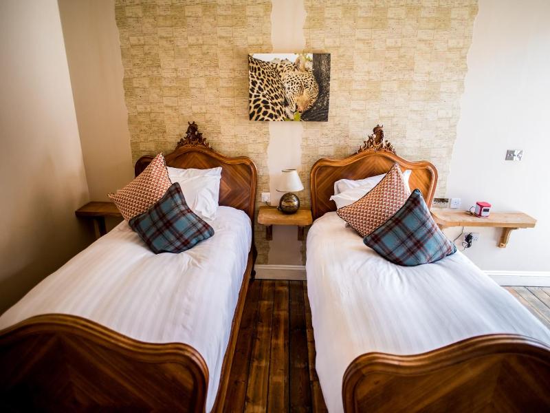 Boutique Twin Room image 2