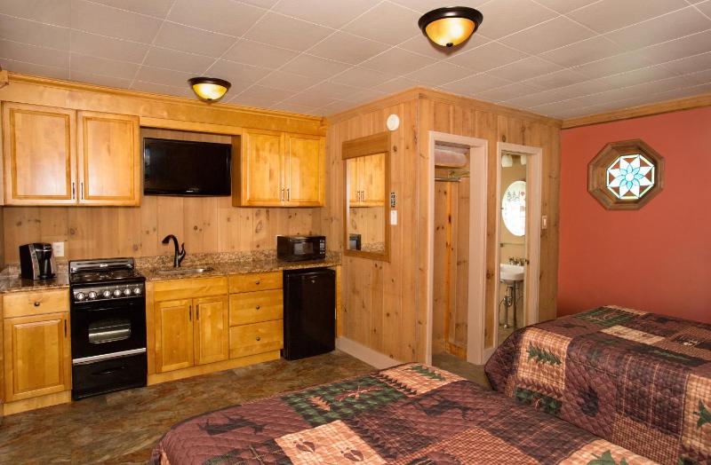Standard Double Room image 4