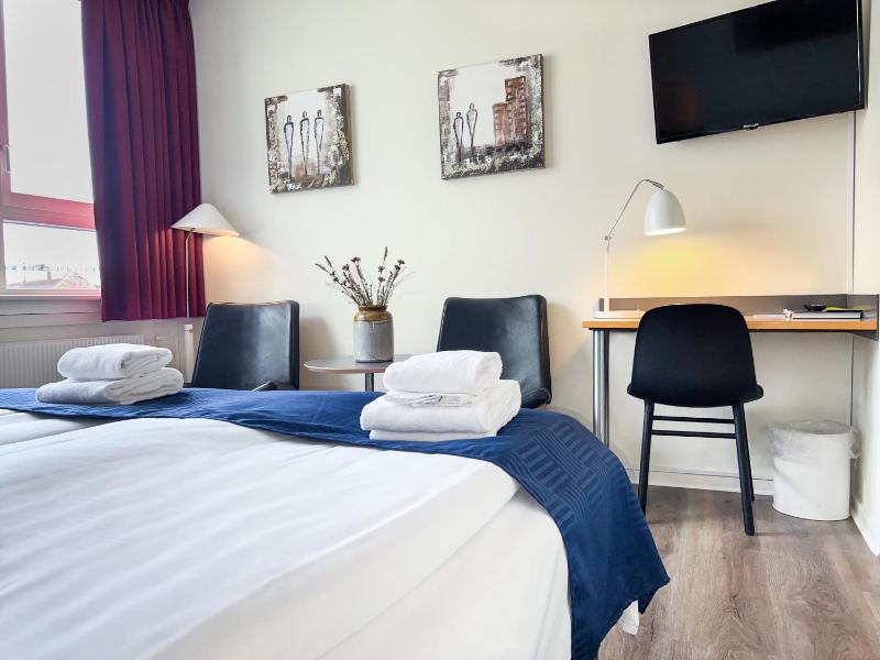 Standard Double or Twin Room image 3