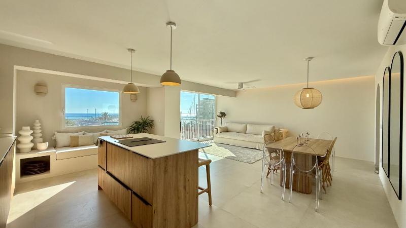 Apartamento Centro con vistas al Mar y Parking - image 4