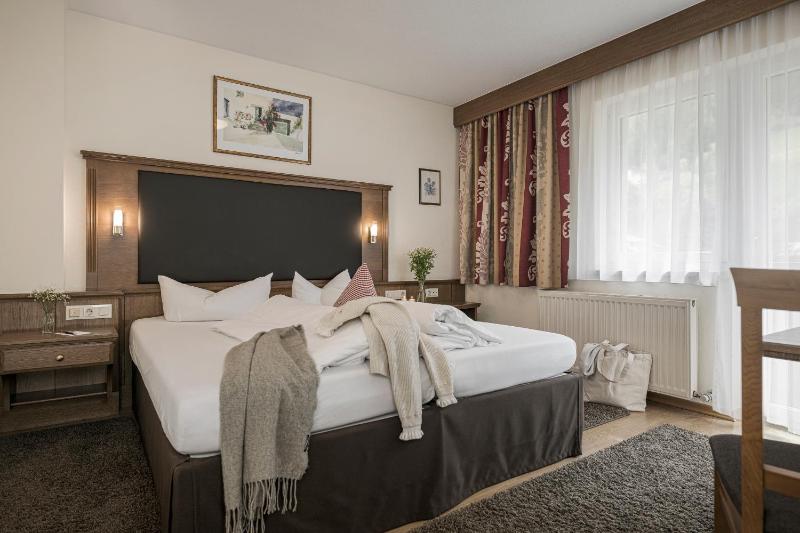Standard Double Room image 1