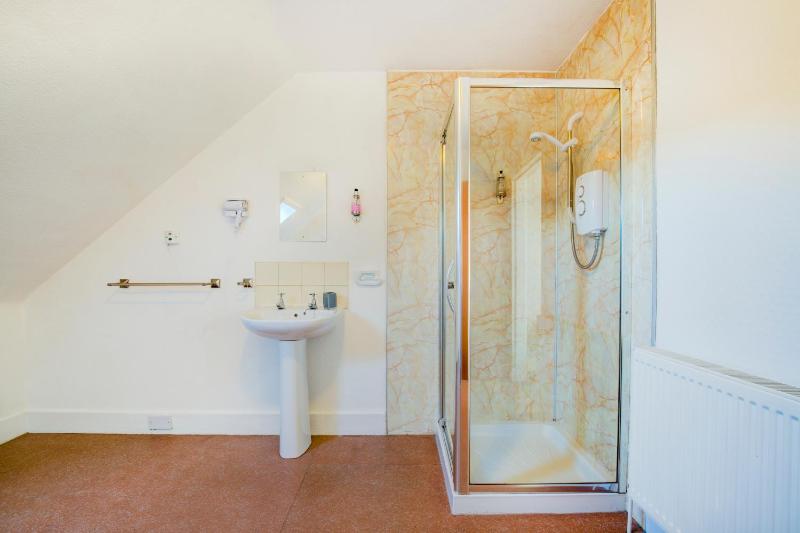 Standard Triple Room - Shared image 2