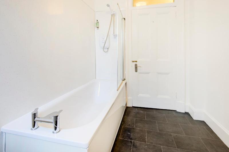 Standard Triple Room - Shared image 3