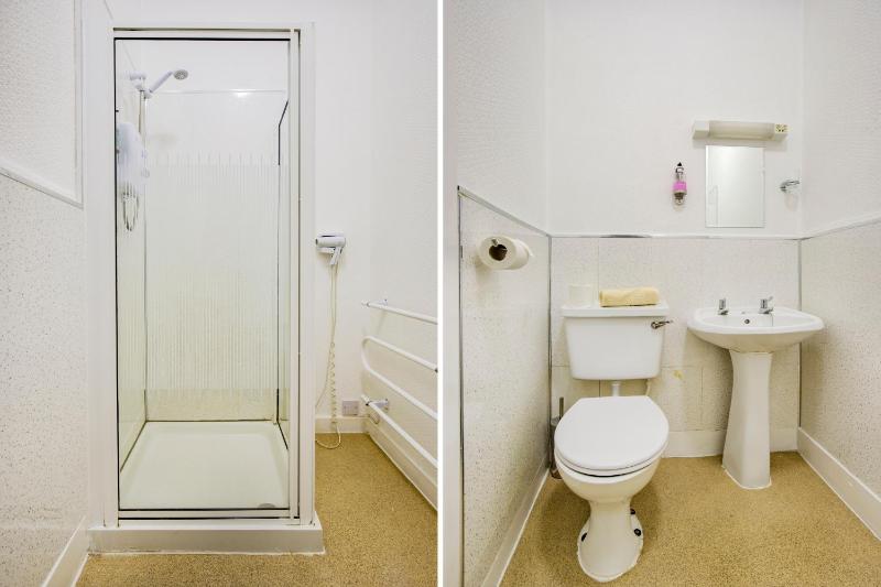 Standard Single Room with Shared Bathroom image 2