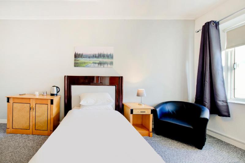 Standard Single Room with Shared Bathroom image 4